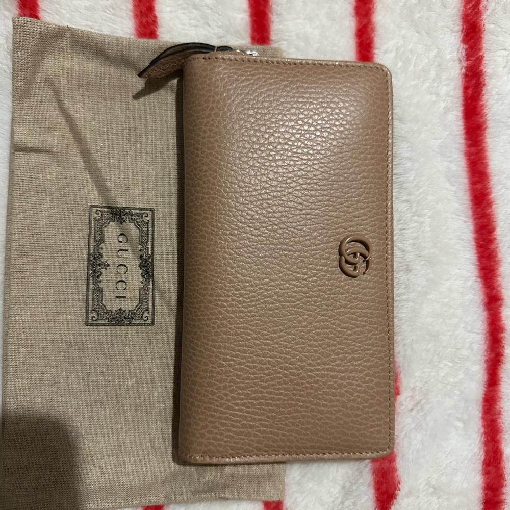 Gucci Beige Leather Wallet